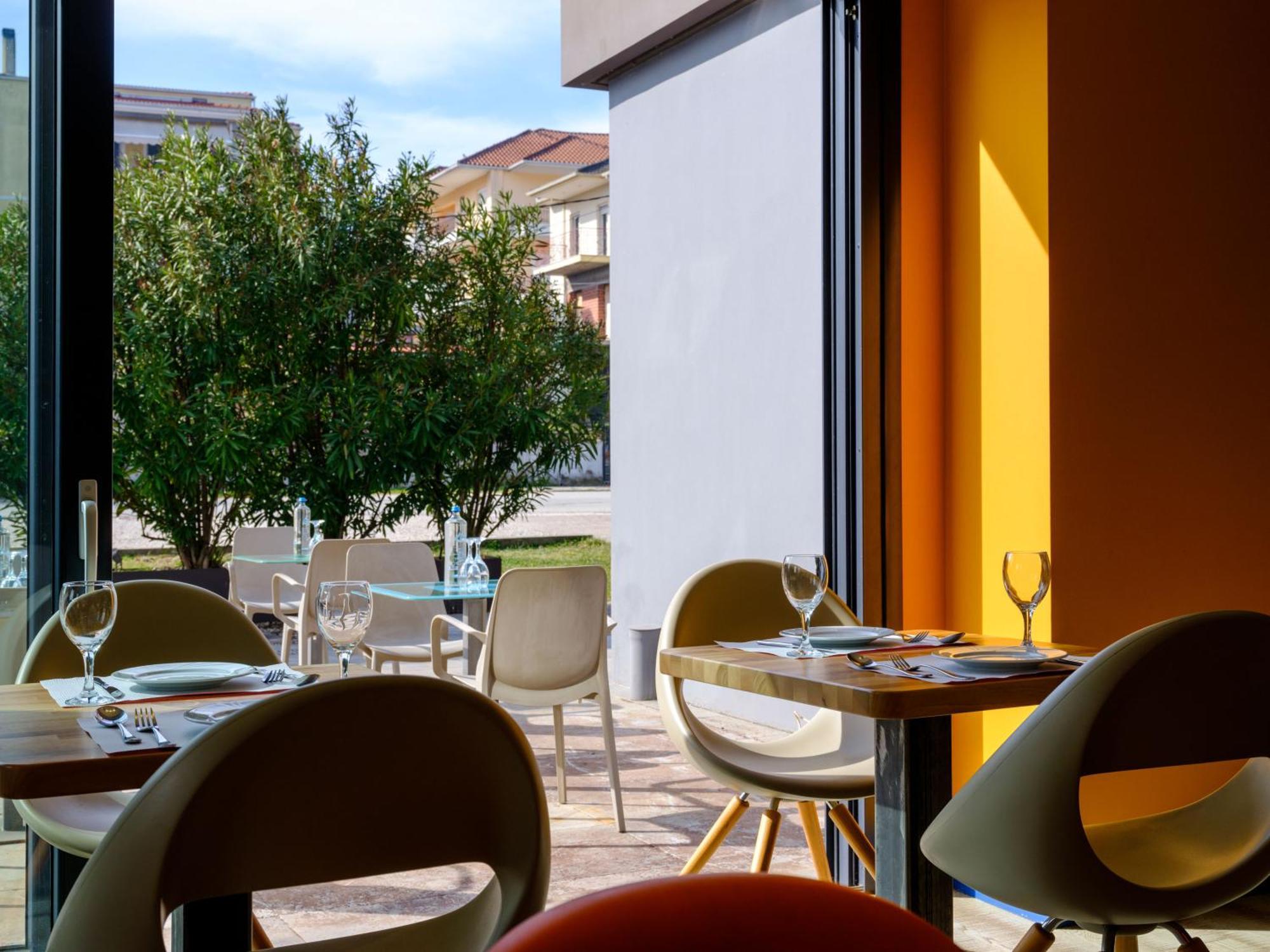 Essence Hotel Ioannina Ngoại thất bức ảnh