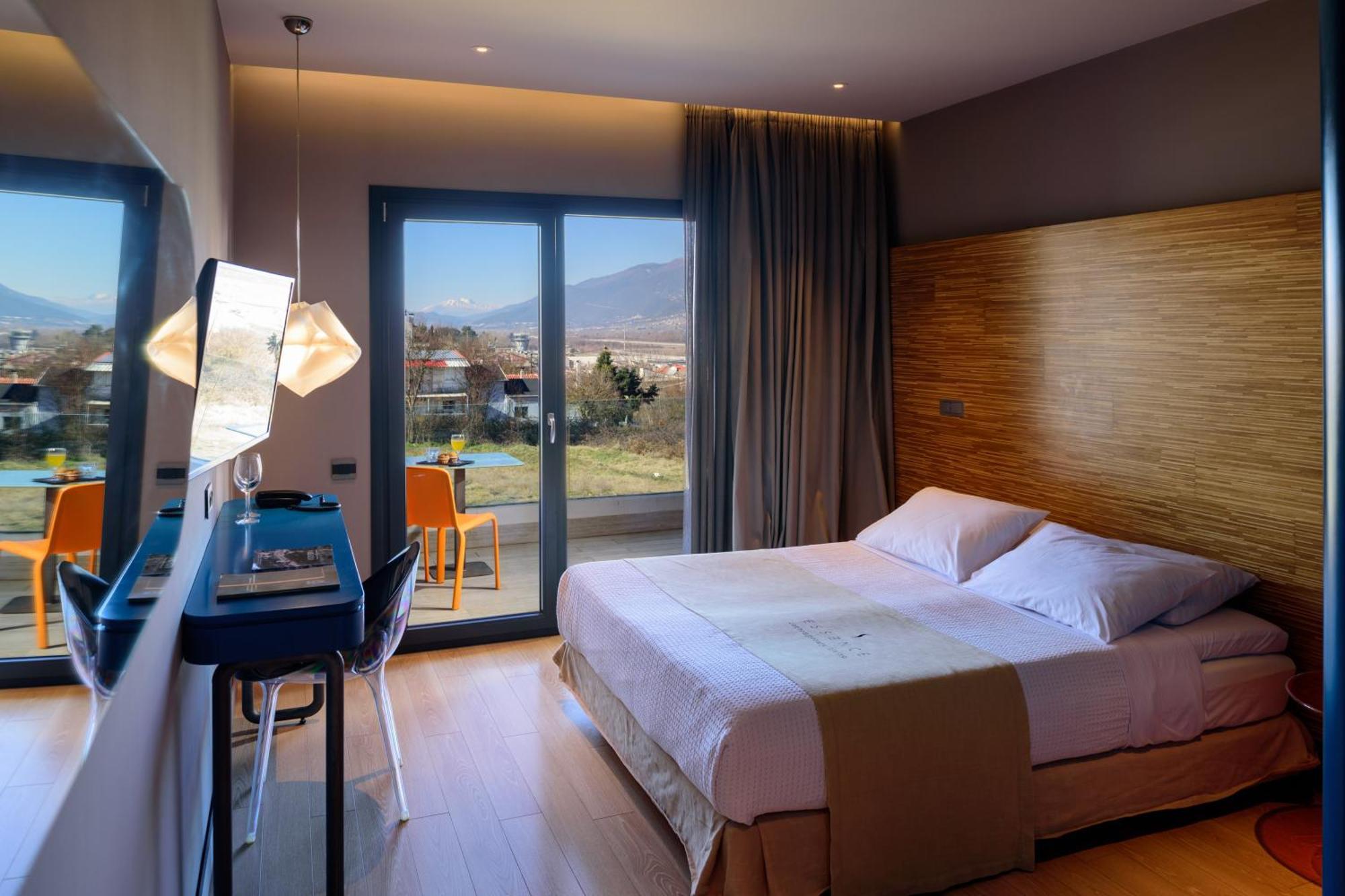 Essence Hotel Ioannina Ngoại thất bức ảnh