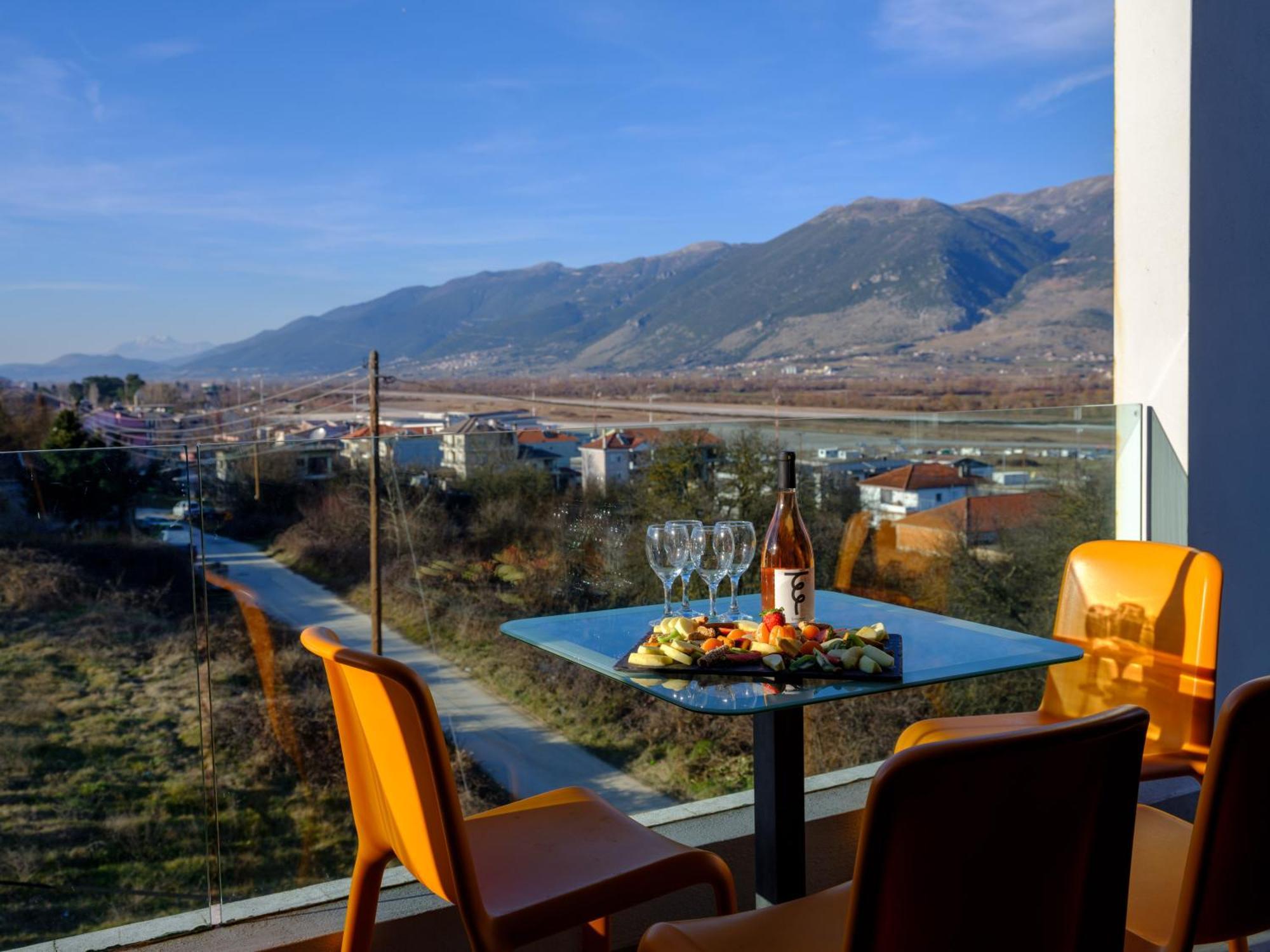 Essence Hotel Ioannina Ngoại thất bức ảnh