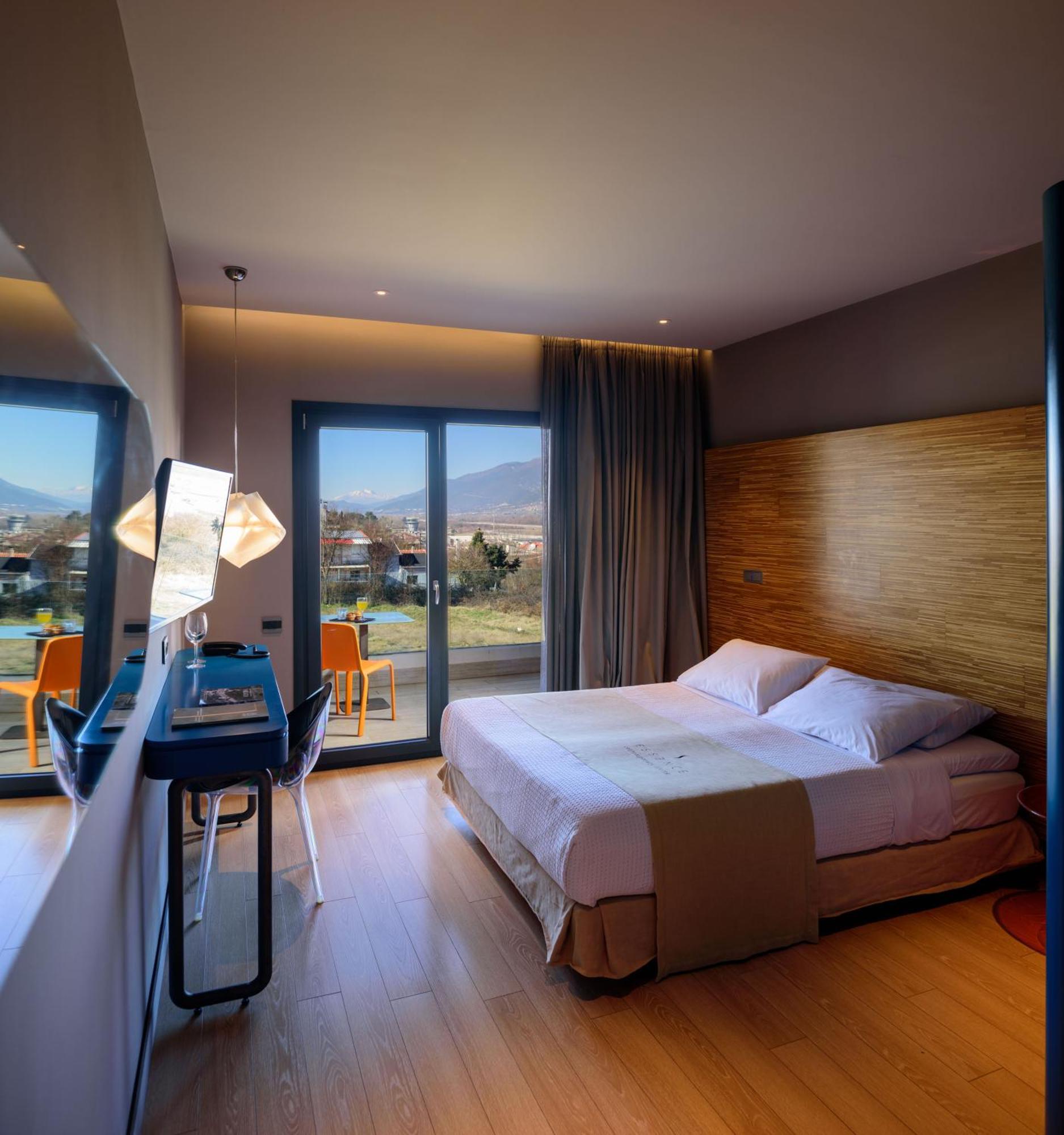 Essence Hotel Ioannina Ngoại thất bức ảnh